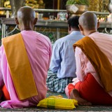 Мьянма Янгон: Юбки, танака и бетель